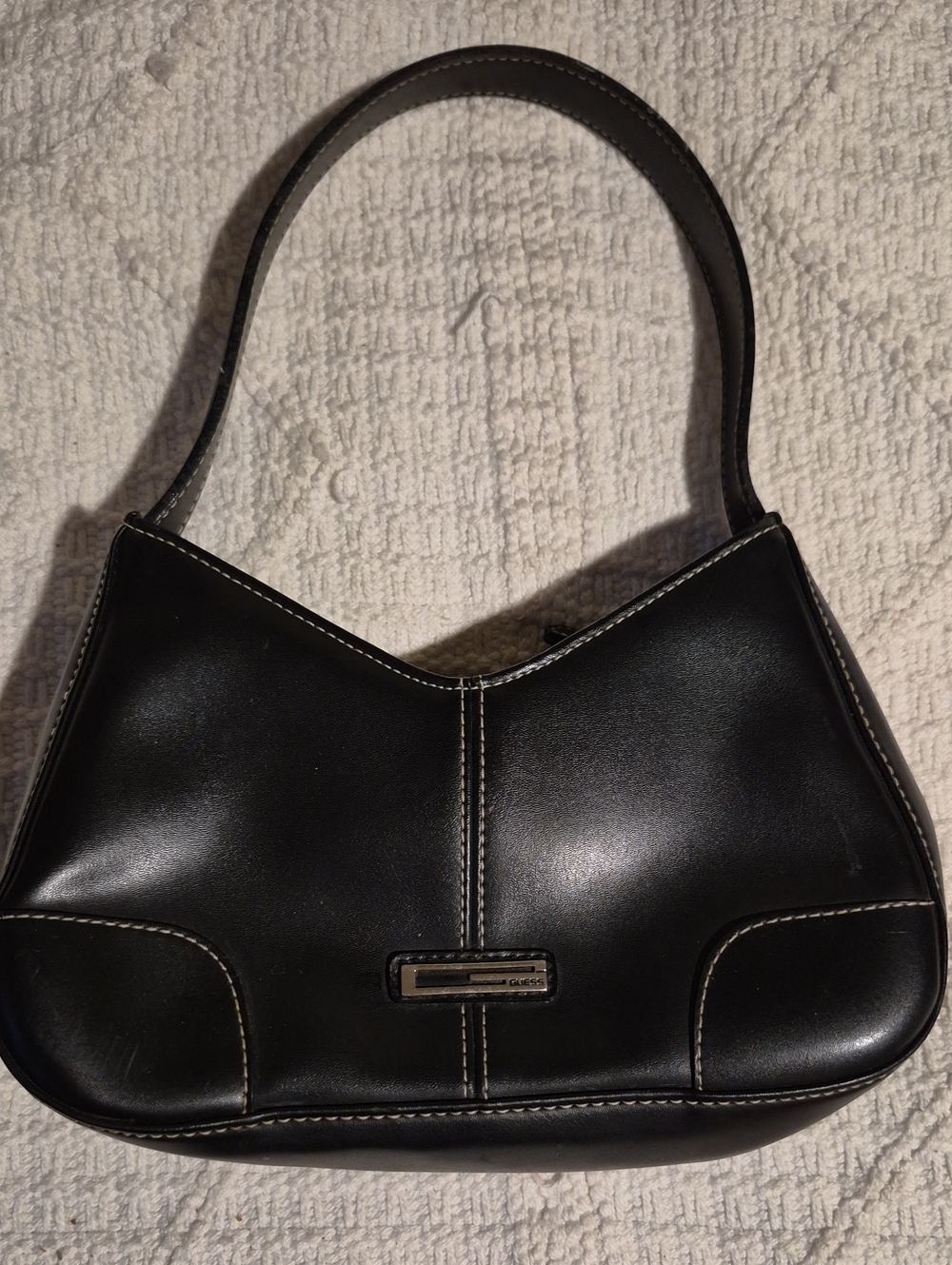 Authentic vintage GUESS baguette-style shoulder bag!